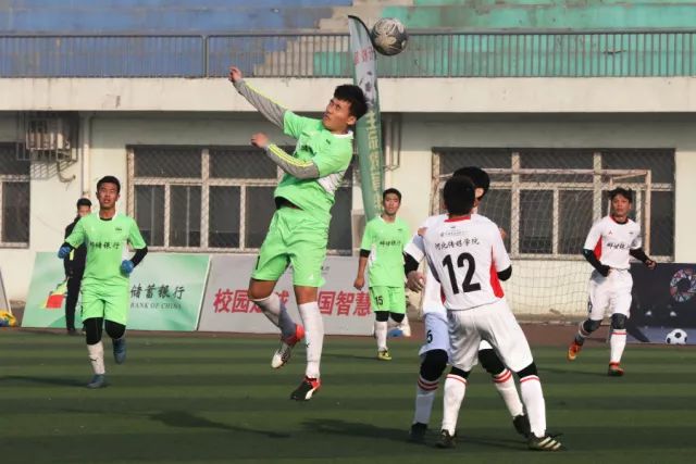 运动能力不俗！35号秀布拉齐尔17中7拿19分8板3帽 正负值+11